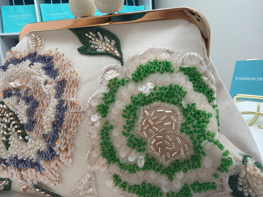 Borsa con Paillettes e Ricami